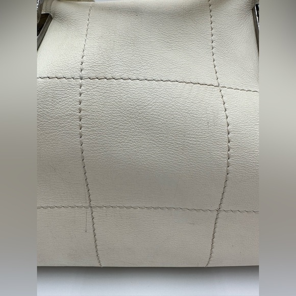 Auth Chanel White Chocolate Bar - Picture 13 of 15